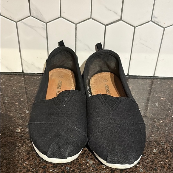 4/$20 Ardene Crossed Vamp Canvas Slip-On Sneakers - size 6 - Picture 4 of 9